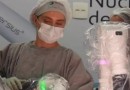 Médica é a 1ª mulher a fazer cirurgia com robô em SC: “Que outras tenham essa oportunidade”