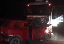 Colisão entre carro e carreta deixa homens feridos na BR-282