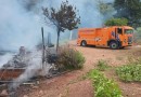 Residência é destruída por incêndio e família perde tudo