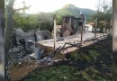 Casa consumida pelo fogo no interior de Campo Erê