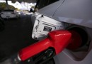 Litro da gasolina ‘belisca’ os R$ 8 e gás é encontrado a R$ 140; veja