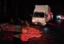 Colisão entre carro e caminhão deixa duas pessoas presas nas ferragens em Seara