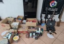 Homem é preso com arsenal, cigarros eletrônicos e remédios para emagrecer