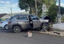 Forte colisão envolve dois veículos e deixa uma pessoa ferida