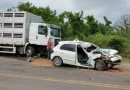 Acidente entre carro e caminhão mobiliza Bombeiros e PRF na BR 163