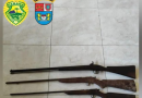 Homem é preso por posse ilegal de arma de fogo e PM apreende três espingardas