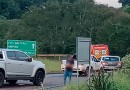 Homem fica gravemente ferido ao colidir moto em cachorro
