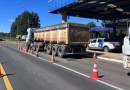 Mais de 300 caminhões são flagrados com excesso de peso em rodovias federais de SC