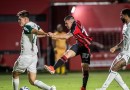 Vitória abre vantagem, mas Palmeiras busca empate no Barradão