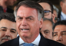 Bolsonaro presta depoimento à polícia sobre apreensão de arma
