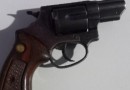 Jovem ameaça moradores com arma de fogo e acaba detido