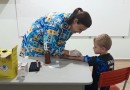 De forma voluntária, o Laboratório Santo Antonio colhe amostras de sangue de crianças em Barracão