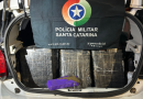 Polícia Militar apreende 308 kg de maconha e prende suspeitos por tráfico e furto de veículo