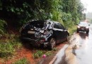 Três vítimas são socorridas após saída de pista na BR-282, próximo da ponte sobre o Rio das Antas