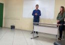 Presidente da Câmara de vereadores visita escola para celebrar o Dia Nacional da Educação Legislativa