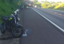 Motociclista sem capacete fica ferido em acidente na BR-282