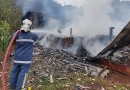 Incêndio destrói residência de madeira na Linha Povo Unido