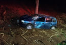 Motorista fica ferido após carro sair da pista e capotar às margens da BR-282