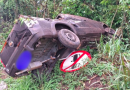 Veículo conduzido por motorista embriagado sai da pista e capota na BR-158 em SC
