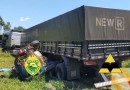 Quatro pessoas morrem em batida frontal entre carro e caminhão, entre elas uma criança de 5 anos no PR