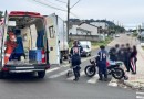 Condutora de moto fica ferida após colisão com caminhão