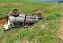 Capotamento deixa condutor ferido