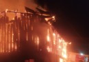 Incêndio deixa casa destruída durante esta madrugada
