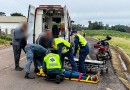 Jovem é socorrida após queda de motocicleta no interior de São Miguel do Oeste