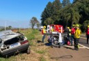 Homem morre e outro fica gravemente ferido após carro sair da pista