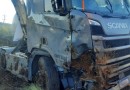 Caminhões batem em trecho de três faixas na PR-280