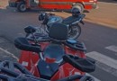Idoso em quadriciclo colide com motocicleta e fica ferido