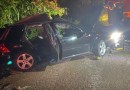 Motorista sofre ferimentos após colidir carro contra caminhão ns SC-283