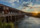 Desconto do “bônus Itaipu” chega à conta de luz dos consumidores brasileiros