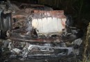 Carro capota e pega fogo no Oeste de SC