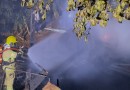 Casa de madeira é completamente destruída por incêndio