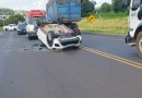 Carro capota após acidente envolvendo três veículos, na BR 158
