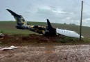 Avião partindo do Oeste de SC sai da pista durante pouso no RS