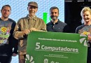 Sicredi Fronteiras doa computadores para a APAE