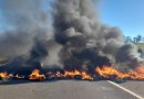 Moradores fecham rodovia em Londrina, sentido Curitiba, em protesto por falta d'água