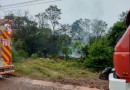 Bombeiros combatem incêndio em Galpão no interior