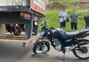 Motociclista fica ferido após colidir com carreta