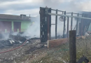 Casa fica destruída após incêndio em Francisco Beltrão