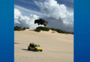 Caminhonete “voa” em duna e passa por cima de buggy com pessoas no Ceará