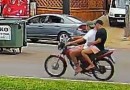 Motocicleta é furtada em plena luz do dia por dois homens