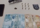 Homem foi flagrado com drogas, arma e munições em residência