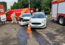 Condutor sofre ferimentos em colisão entre dois carros