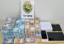 PMPR e PF apreendem R$ 1,2 milhão em casa vazia em Foz do Iguaçu