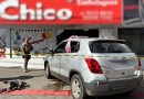 Motorista confunde pedais e carro invade empresa no centro