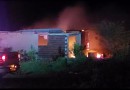Residência fica parcialmente destruída após incêndio no interior
