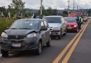 Engavetamento envolve 05 veículos no Bairro Industrial